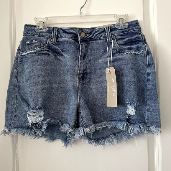 NWT Amaryllis Not So Cheeky Distressed High Waisted Denim Jeans Shorts Size 8 - Picture 1 of 8